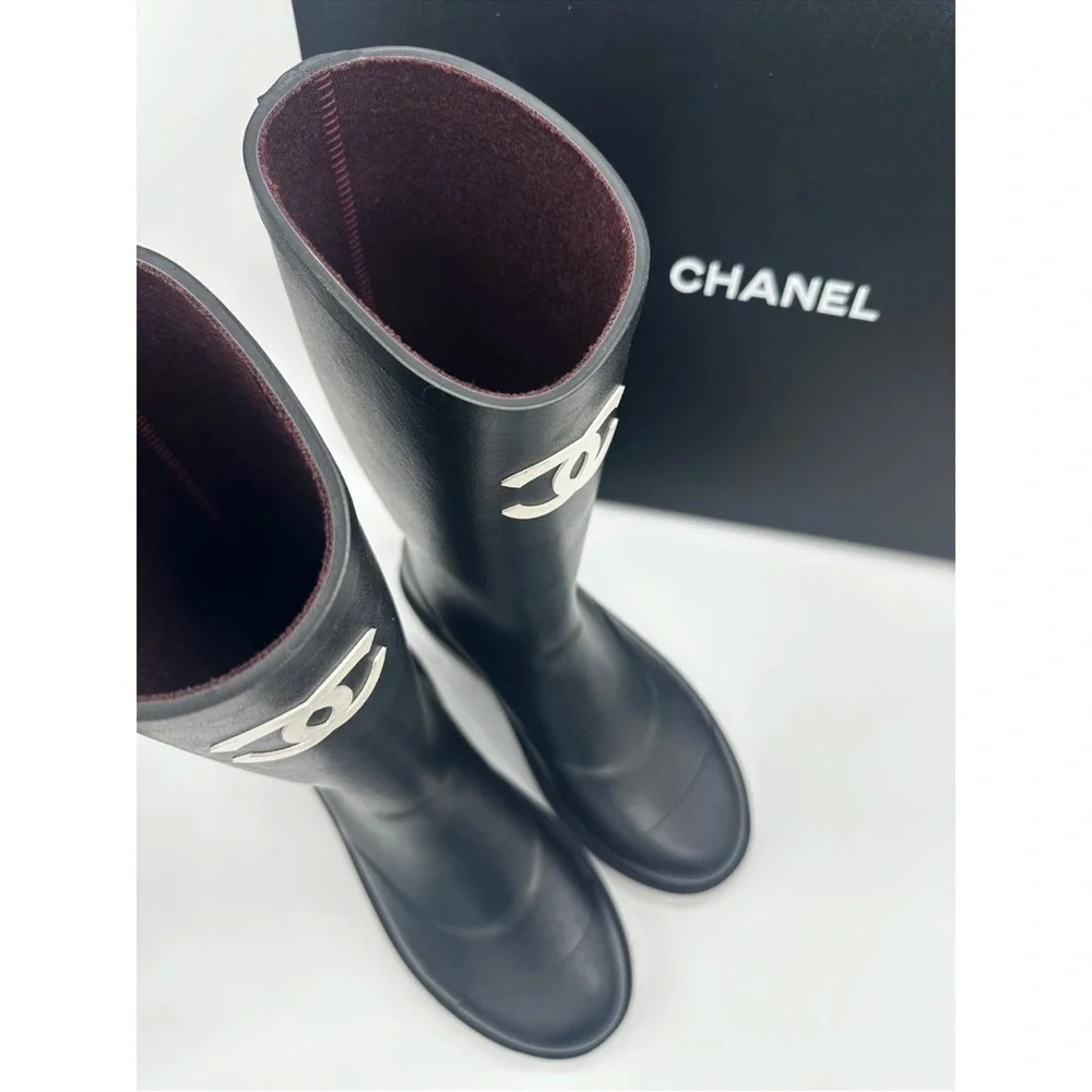 Chanel rain boots - Picture 2 of 14